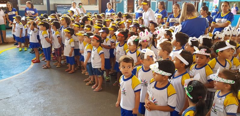 Prefeitura entrega ovos de Páscoa e faz a alegria das crianças.